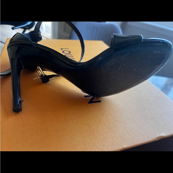Louis Vuitton heels with box and the individual bags for each shoe - Picture 6 of 8